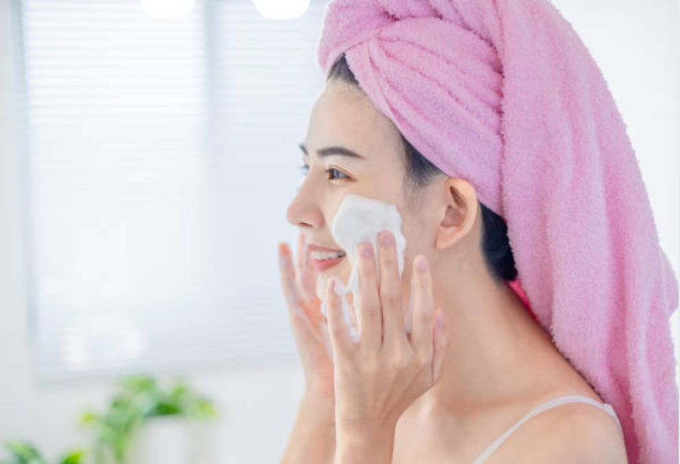 एक चम्मच कच्चा दूध चेहरे के लिए हो सकता है वरदान आप भी जानिए कैसे। 17 Screenshot 2025 0125 150342