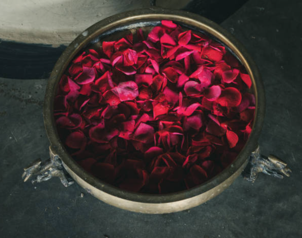 गुलाब जल के 6 जादुई फायदे 3 Screenshot 2025 0126 181514