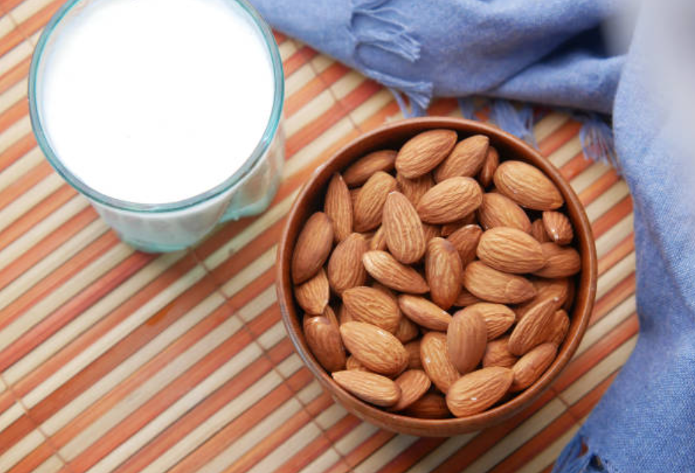 बादाम को दूध में भिगोकर खाने के अनेकों स्वास्थ्य लाभ। 6 Screenshot 2025 0205 090942